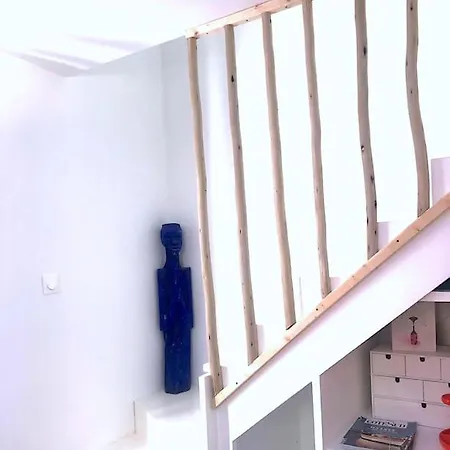 Дом отдыха Duplex With Vintage Decor, Private Garden Terrace