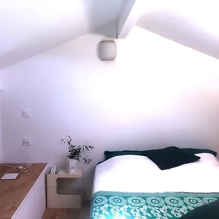 Duplex With Vintage Decor, Private Garden Terrace * Йер