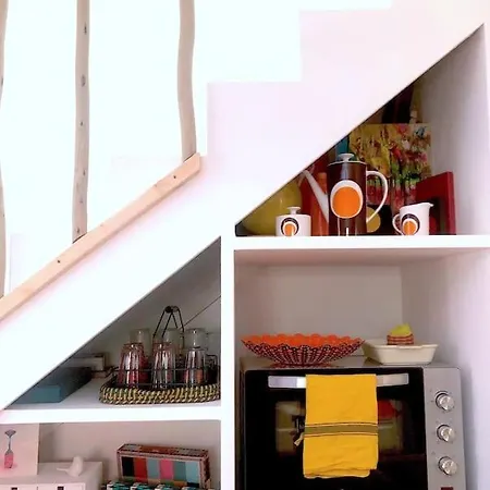 Дом отдыха Duplex With Vintage Decor, Private Garden Terrace Йер